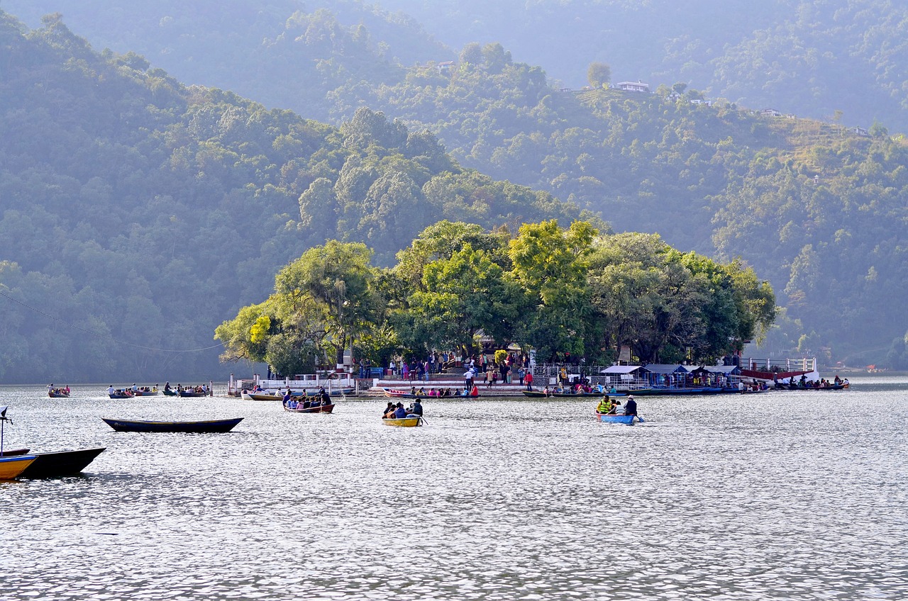 lake, boats, island-5903329.jpg